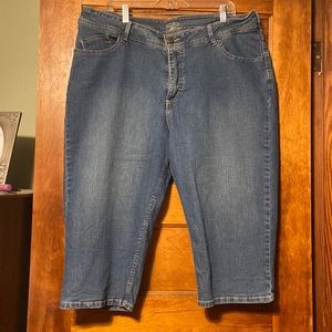 Womens 22W Capri Jeans